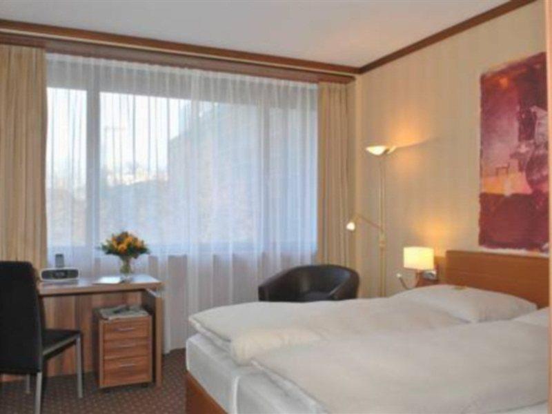Living Hotel Dusseldorf Bagian luar foto